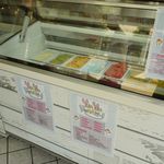 ヤムヤムモンキー - この日はラムネ、ヨーグルト、バニラ、抹茶、ベルギーチョコ、ヘーゼルナッツ、ピスタチオ、ビターチョコ、カシス、マンゴーラズベリー。レモンミント、清見みかん、たんかん、とちおとめ、ラ・フランスがあり