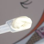 ヤムヤムモンキー - バニラアイスは、バニラの香りはそこそこにミルクのまろやかさとコクが強く、アイスクリームというよりはジェラートに近い軽さも相まって後味がスッキリ！暑い夏にも嬉しい美味しさです。