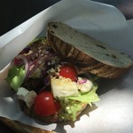 浜辺の茶屋 - 当店のオススメNo.1
      たっぷり野菜のカンパーニュサンド 550円