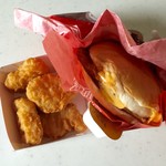 マクドナルド - バーベキューポーク、チキンナゲット5ピースです。