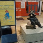 Pret A Manger - ホームの銅像