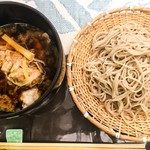 東間 - 豚汁蕎麦。