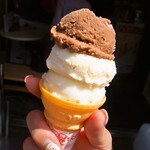 1×1=1アイスクリン - コーン3段（チョコレート、白、ゆず）