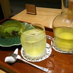 和カフェ Tsumugi - 堂島抹茶ロールと日本茶のセット1188円税込み