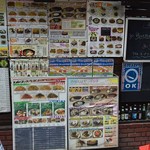 酒喰BAR町 - ごちゃごちゃしてるように見えるメニュー