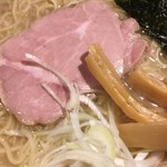らーめん屋本舗　麺龍 - ローストポークのような焼き豚はレベル高し！
