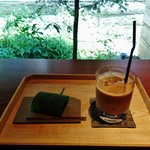 ゼンカフェ - 『上生菓子セット』(1200円)!!『糖蜜のくず焼き』と『アイスカフェオレ』のセット～♪(^o^)丿