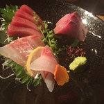 Takumi - 刺身三点盛りは真鯛、カンパチ、マグロ