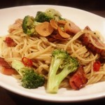 ラ フェーデ - ベーコンとブロッコリーのペペロンチーノ