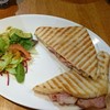 Bampton Coffee House - 料理写真:ベーコンとチェダーチーズのトーストサンド