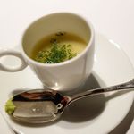 レフェルヴェソンス - おばあちゃんの味〜 ちいさな茶碗蒸し、鴨とふじつぼのコンソメ、おろし立て山葵