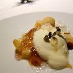 レフェルヴェソンス - 真夏の果実〜   梅と桃、夏のハーブのジュレと軽いショコラブランのムース