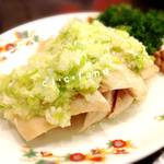 蒸し鶏のねぎしょうがソースがけ