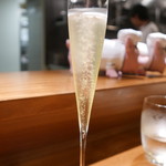 TACUBO - シャンパンをグラスで、その後お任せのペアリング