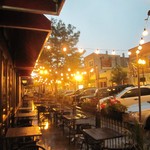 Artango Bar & Steakhouse - 店の外にはテラスもある。この日は、雨。