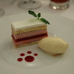 オーベルジュ・ド・リル トーキョー - ウェディングケーキを切り分けたもの