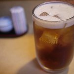 居酒屋丸一 - 黒ホッピーを飲みながら、楽しいひとときを過ごす。