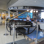 Bubbles Wine Bar - ピアノの無人演奏が、ほっとする。