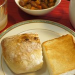 RACINES Boulangerie & Bistro - チャパタと角食で朝食