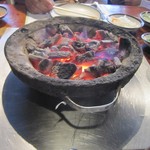 San Soo Gab San - 炭火で肉を焼きます