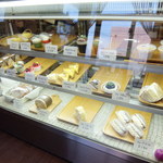 フクスベルグ - 店内ケーキのショーケース