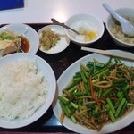 星宿飯店 - 豚肉とニンニクの芽炒め定食