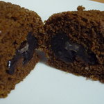 仙太郎 - 【2010.10.20】外側は黒糖の生地、内側には黒糖を練り込んだ餡が詰まっています♪