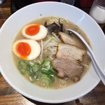 一麺縁 - 豚骨らーめん白600円+味玉100円(税込)