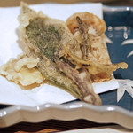 柳家 - 金時草（きんじそう）、卵を抱えた馬瀬川の味女泥鰌（あじめどじょう）の天ぷら