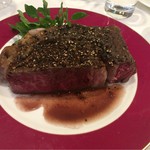北島亭 - リブロースのステーキ。このお皿だけで500グラムは超えるボリューム…