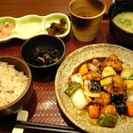 Teishoku Ya Hyakusai - 定食屋 百菜●鶏肉の黒酢炒め定食