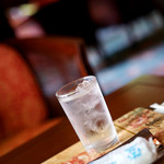 神戸にしむら珈琲店 - 布のおしぼりとお水で休憩。