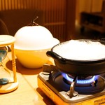 銀座　ふく太郎 - 奥では、とらふぐのシュウマイの蒸し時間待ちでございます！