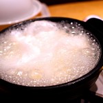 銀座　ふく太郎 - だんだん沸騰してきました！　この泡すごいね（＠＠