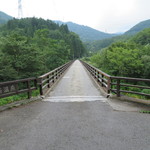 貝掛温泉 - この橋を渡ったら宿です