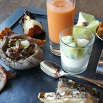 ルナパルパドス - ◆ガスパチョ
      ◆玉ねぎタルト
      ◆胡瓜と甜瓜と氷上ノンホモヨーグルトサラダ
      ◆夏野菜ピスト
      ◆淡路島福良港直送 鰆スモーク
      ◆淡路島福良港直送 蛸と篠山生木耳の大葉サルサベルデ
      ◆今田の丹波鹿スモーク
      