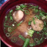 定食の味噌汁にはなすも入ってます