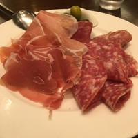 サバティーニ・ディ・フィレンツェ 大丸東京店 - イタリア産　生ハム、サラミの盛り合わせ