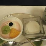 山の神温泉　優香苑 - ヨーグルトアイスと白桃プリン