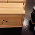 もてなしのかくれ家 すわや - 大人のはオカモチ風の入れ物に入ってます