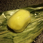 もてなしのかくれ家 すわや - 笹団子かと思いきや中はカスタードクリームが入った水菓子。