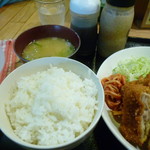 ごはんの店 絆 - ご飯はどんぶり