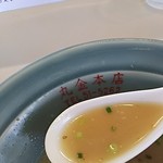 丸金ラーメン - すっきり豚骨スープ