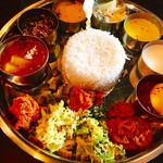 Spice&Dining KALA - 『ベジミールス＋卵のピックル』様、ラッサム＆サンバル～ダルがあれば満足ですが相変わらずのセンス良いスパイスで楽しめる♪