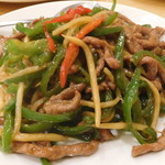 鳳琴樓 - 牛肉細切りとピーマンの炒め