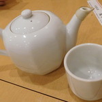 鳳琴樓 - ホットウーロン茶