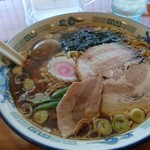 かまや食堂 - 中華そば、大盛り、煮玉子入り。