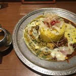 ポットにヤムカレールーがさらにある