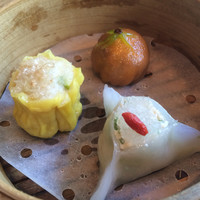 ヘイフンテラス - 燕の巣と豆腐入り海老蒸し餃子、帆立貝と鶏肉の焼売、和牛肉とトマト入りの蒸し餃子