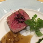 トゥ・ラ・ジョア - ★9.5　土佐赤牛の低温ポッシェ